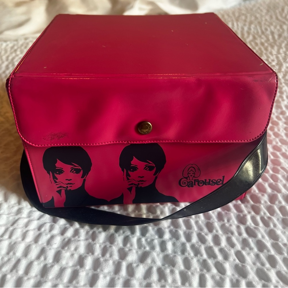 Vintage 1960’s Carousel Twiggy Wig Style 927 Color 30 Includes care instructions